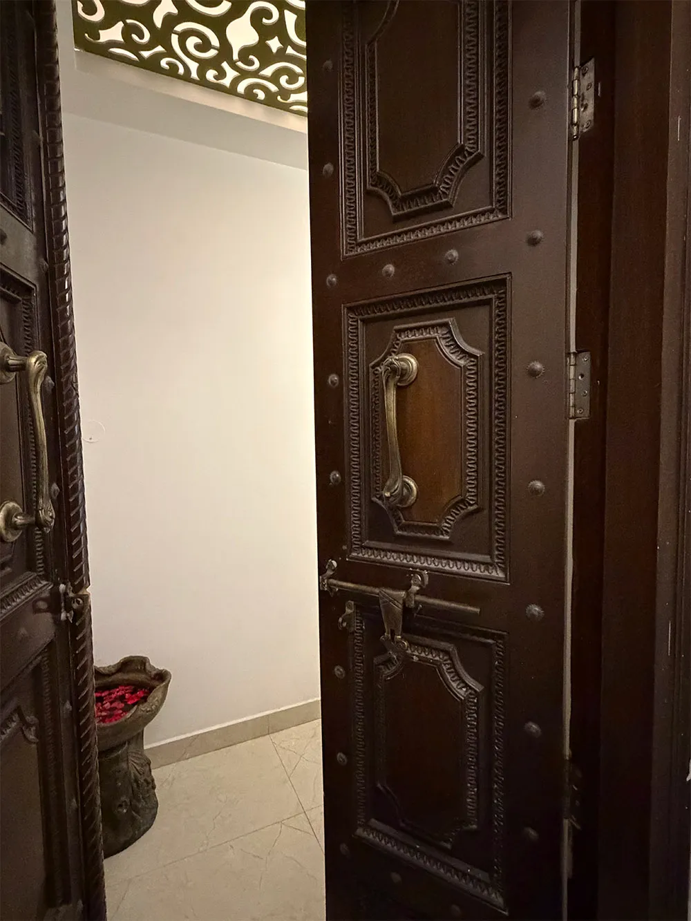 https://luxuryvibesstay.com/wp-content/uploads/2026/07/moroccon-riyad-luxury-vibes-stay-5.webp