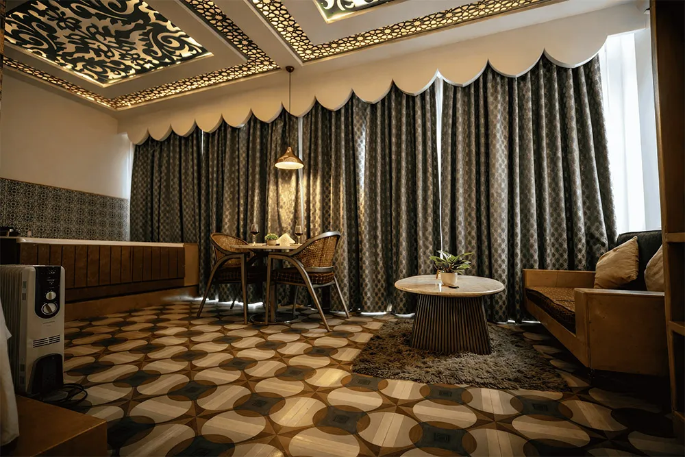 https://luxuryvibesstay.com/wp-content/uploads/2026/07/royal-palace-luxury-vibes-stay-22.webp