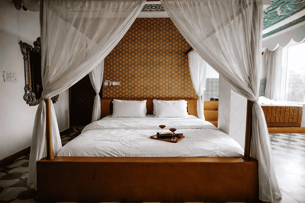 https://luxuryvibesstay.com/wp-content/uploads/2026/07/royal-palace-luxury-vibes-stay-25.webp
